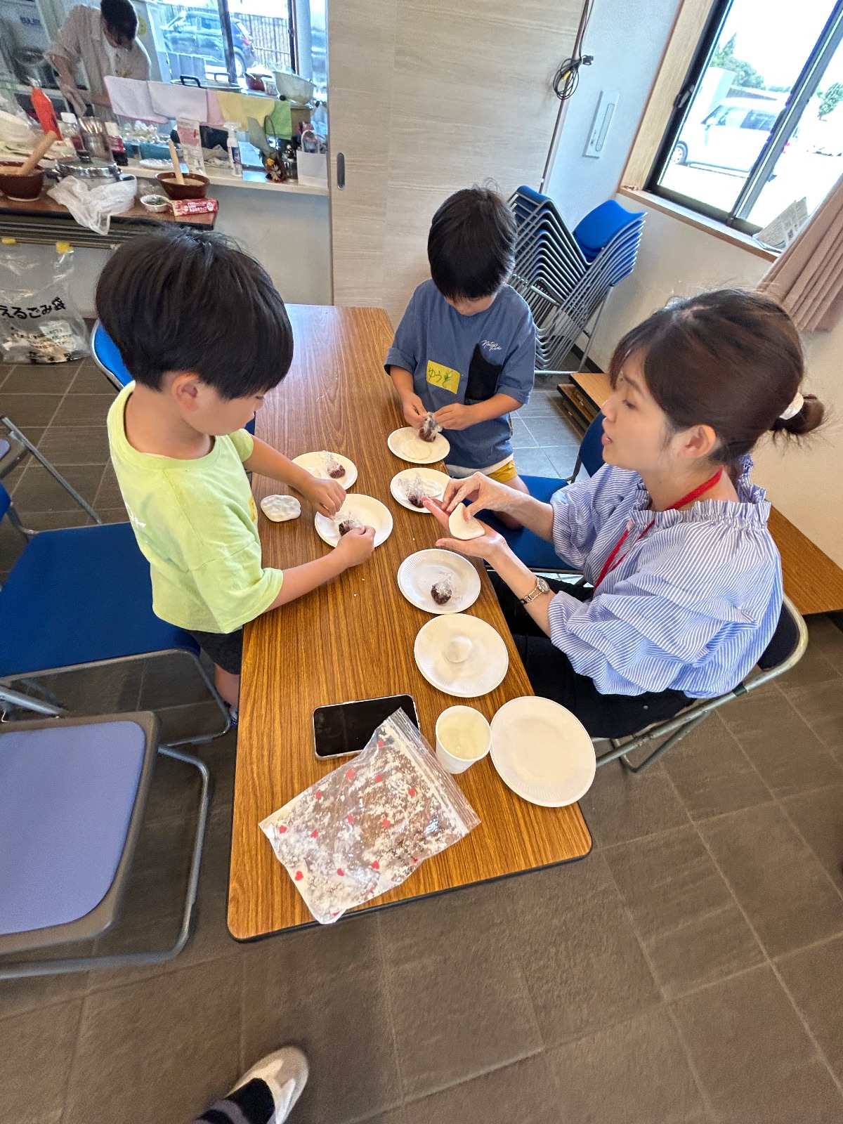仲間と防災学習に取り組む子どもたち