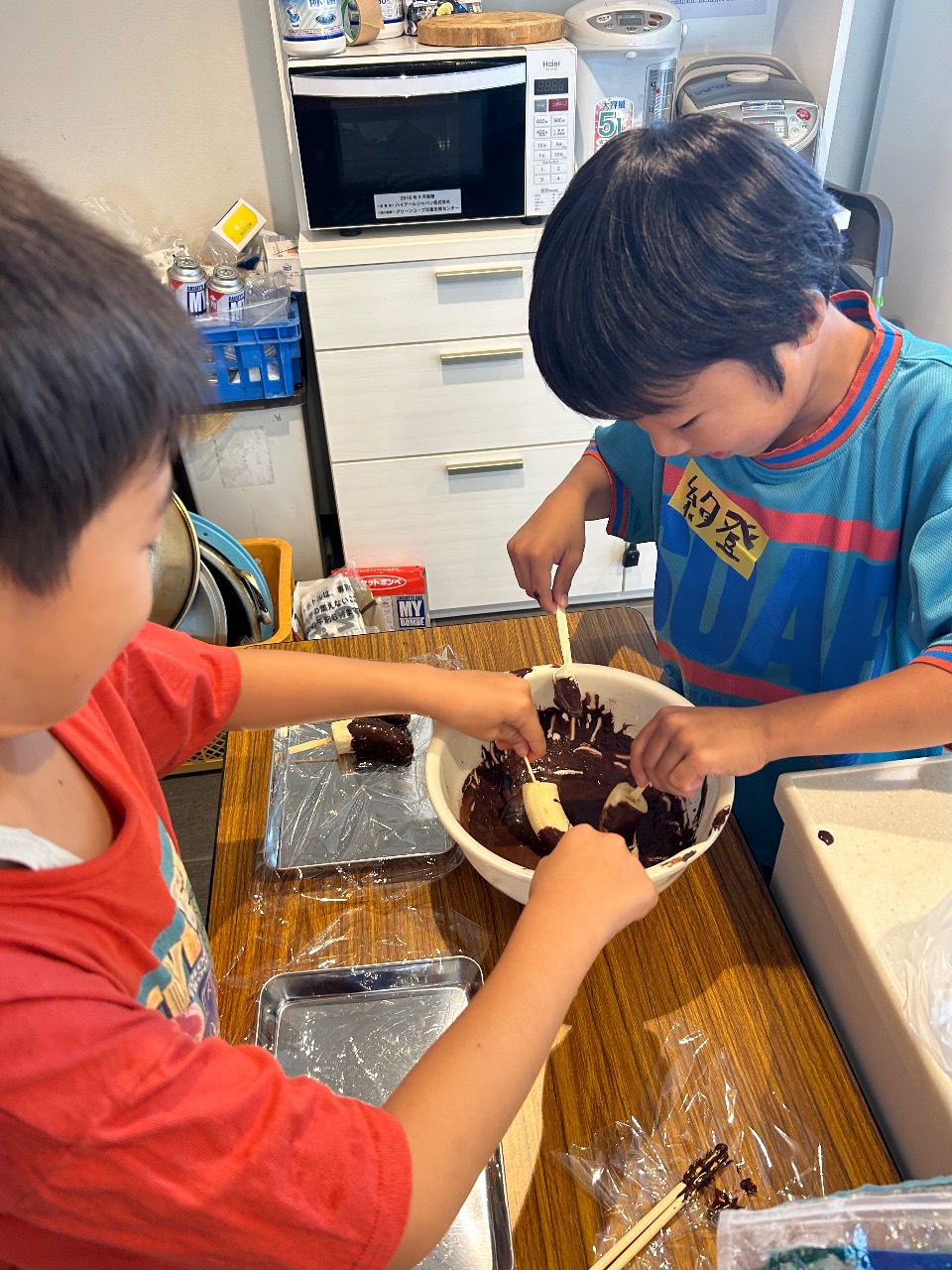 食育プログラムで昼食を作る様子
